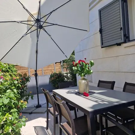 Holiday Mirja - 200 M From Beach Vikendica *